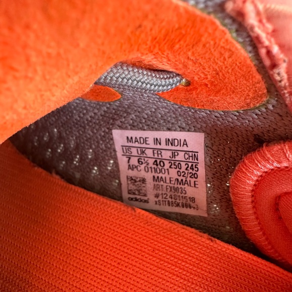 Yeezy Boost - Picture 3 of 8